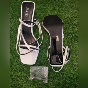 Open toe heel with tie straps